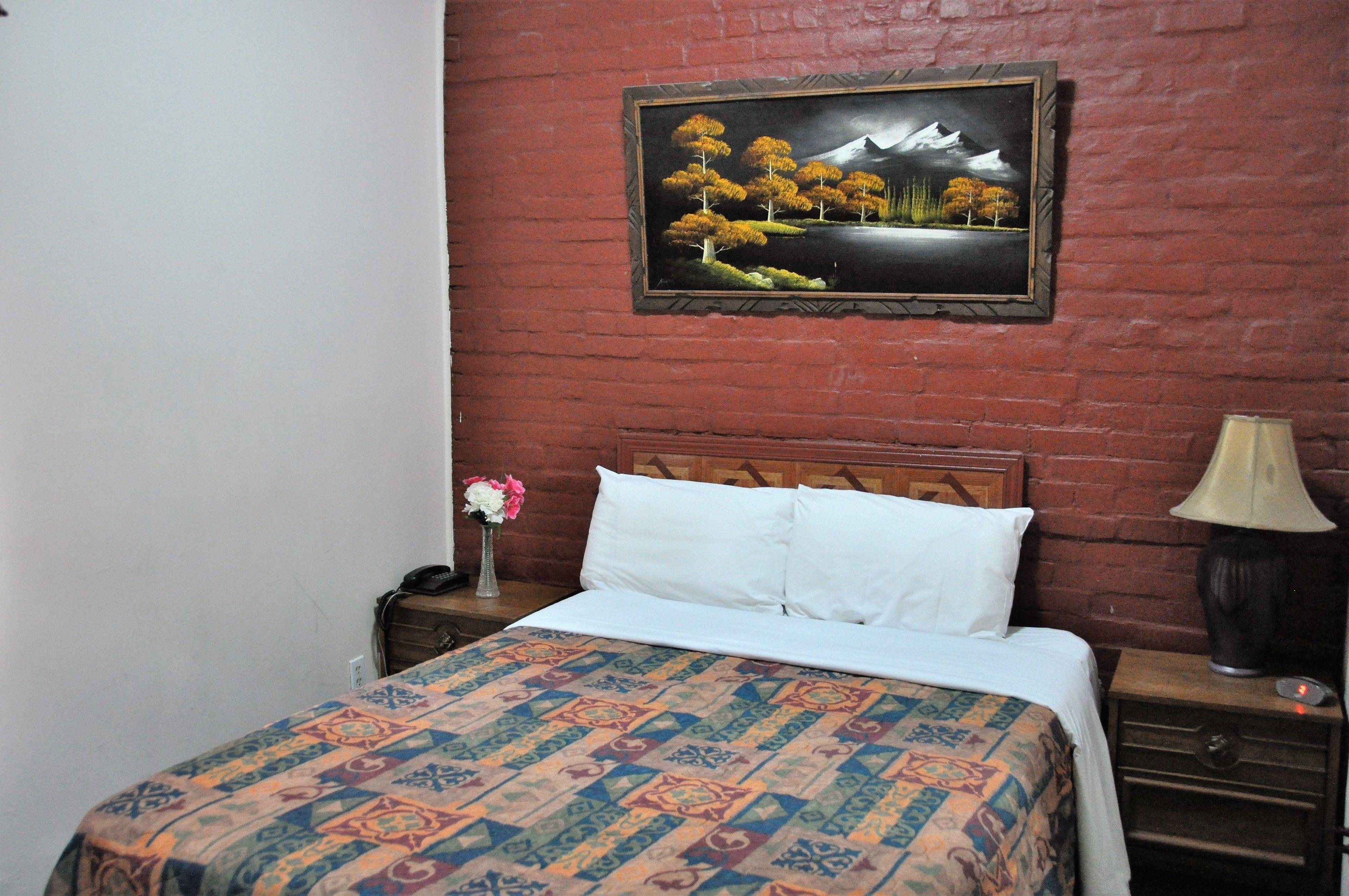 Hotel Ste-Catherine, Montreal